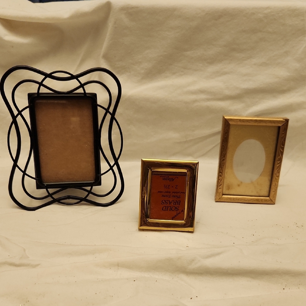 Elegant Black and Gold Picture Frame Set